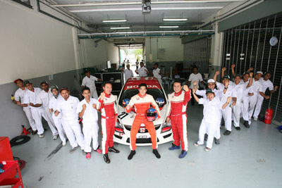 Group photo of Honda Malaysia Racing Team