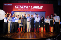A toast to a greater year ahead, proposed by En. Rohime Shaffie, President and COO (holding mic) of Honda Malaysia.