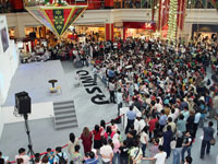 Johor crowd is anxiously waiting for ASIMO's appearance.