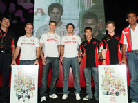Honda Racing F1 Team and Super Aguri F1 Team Receiving Token from Fujimoto 
