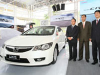 Honda Malaysia's management team posing with the new Civic Hybrid.