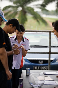 Head of PR (HMSB), Monique Low helping Harvinder Singh from Driven TV at the registration counter.