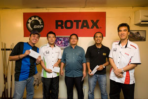 3<sup>rd</sup>  Prize Winners! From L-R: Khai Ning (Wheelers Weekly), Go Suzuki (HMSB), Eugene (Motorsportschannel.com), Ahmad Zulizwan (EVO Malaysia) and Encik Rohime (HMSB).