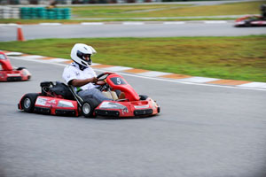 Mr. Akkbar Danial, Manager of Marketing Department, joined in for the race.