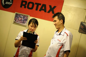 Results time! Anna Ng from PR (HMSB) announcing the results while Encik Rohime looked on.
