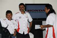 Special guest, 10-time rally champion, Karamjit Singh (Centre) sharing his experience with the media