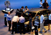 Customers viewing the All-New Accord.