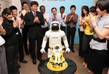 Mr Fujimoto and Honda associates sing ASIMO a Birthday song.